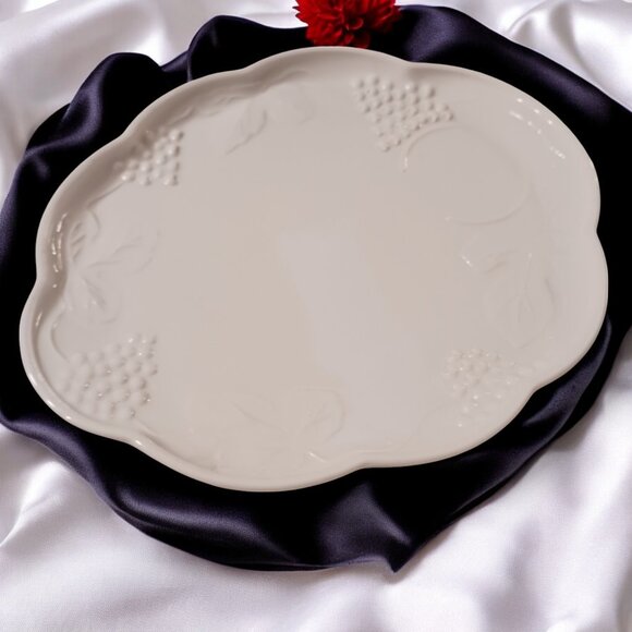 VTG  Indiana White Milk Glass  Harvest Pattern Grape Motif Snack Luncheon Set - Picture 10 of 12